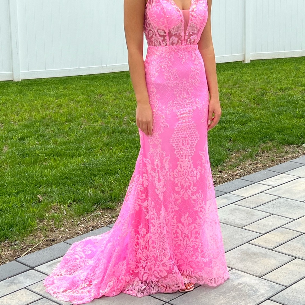 2023 GORGEOUS Prom Dress. Purchased this season, worn once.